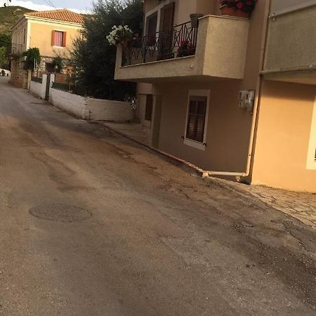 Nonikaas House 2 Apartman Cukaládesz Kültér fotó