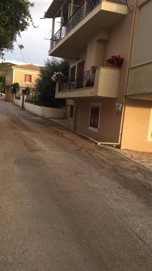 Nonikaas House 2 Apartman Cukaládesz Kültér fotó