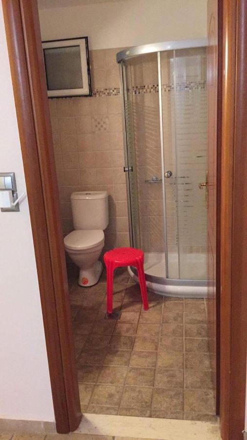 Nonikaas House 2 Apartman Cukaládesz Kültér fotó